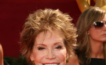 TV Icon Mary Tyler Moore Dies at 80