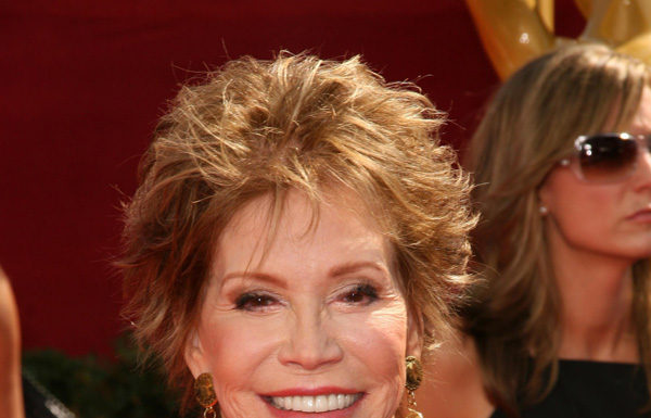 TV Icon Mary Tyler Moore Dies at 80