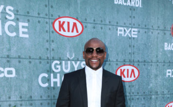 Floyd Mayweather vs. Conor McGregor : FIGHTS ON!!!! Photo Credit: © Jean_Nelson