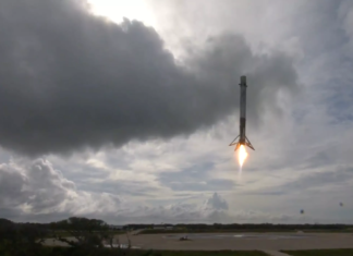 Elon Musk’s Space X Falcon 9 Rocket Lands Sucessfully