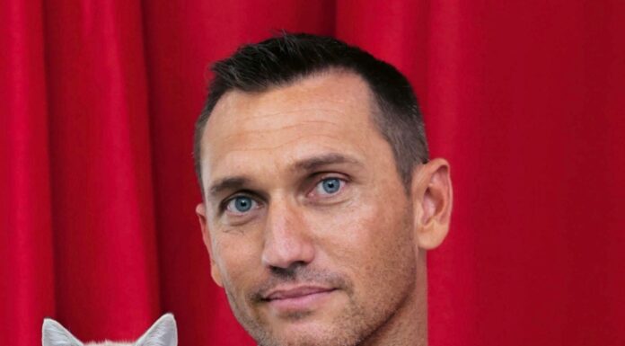 Ben Wallace talks about the 30th anniversary Australian Firefighters Calendar, which benefits charities Ben Wallace