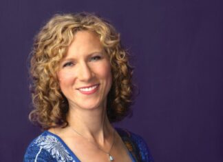 Review: Laurie Berkner shines at The Paramount for a solo holiday show Laurie Berkner