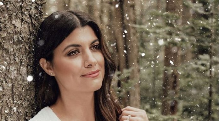 Review: Stephanie Ryann charms on ‘What Christmas Means to Me’ Stephanie Ryann