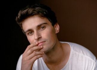 Review: Actor Mitchell Bourke is spotlighted on Power 98.5 Satellite Radio Mitchell Bourke