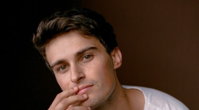 Review: Actor Mitchell Bourke is spotlighted on Power 98.5 Satellite Radio Mitchell Bourke