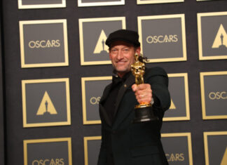 Review: Troy Kotsur of ‘CODA’ soars in ASL national anthem interpretation at the Super Bowl Troy Kotsur with his Oscar