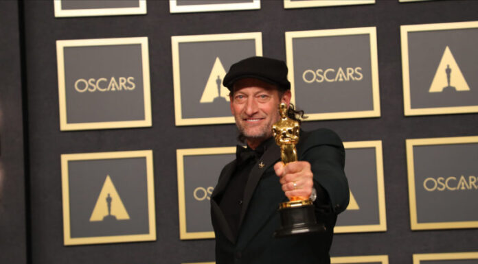 Review: Troy Kotsur of ‘CODA’ soars in ASL national anthem interpretation at the Super Bowl Troy Kotsur with his Oscar