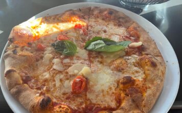 Restaurant Review: Amici Trattoria in Glendale, California Margherita Pizza at Amici Trattoria