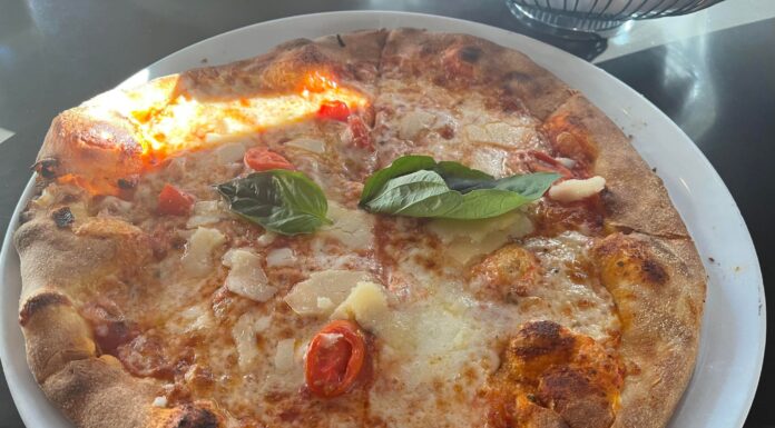 Restaurant Review: Amici Trattoria in Glendale, California Margherita Pizza at Amici Trattoria