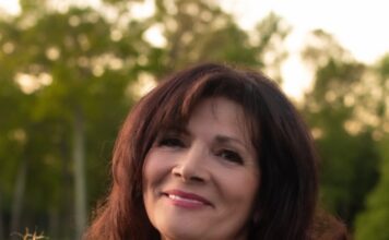 Interview: Sophia finds her life’s calling in helping others Renowned psychic Sophia