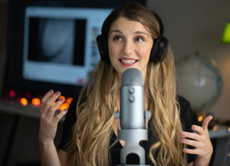 Learn About Crypto with Lea Thompson: Your Friend in the Crypto World