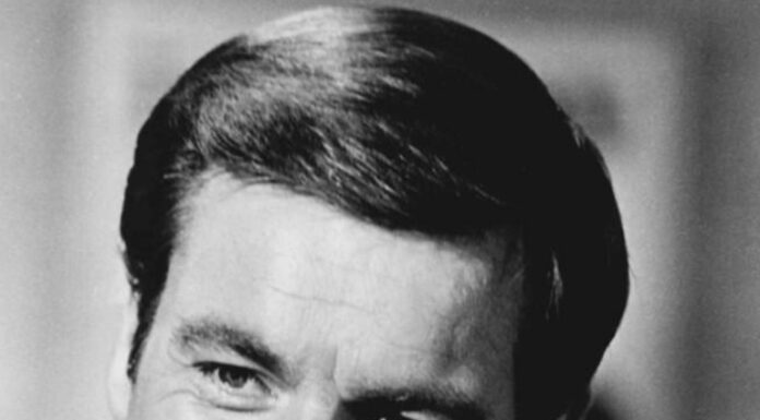 Robert Wagner expresses gratitude to fans for his 95th birthday wishes Robert Wagner