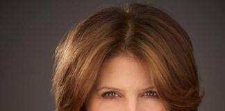 Comedy shows, bingo, and Dueling Pianos at Burgerlogy Midtown Carie Karavas