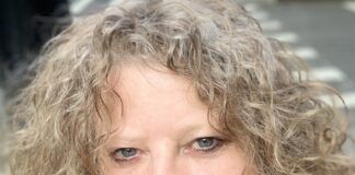 Review: Dar Dowling directs amazing documentary ‘Hineni’ Dar Dowling