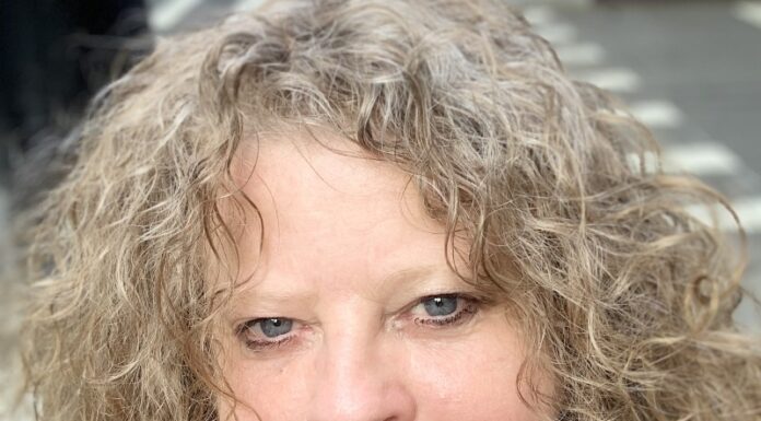 Review: Dar Dowling directs amazing documentary ‘Hineni’ Dar Dowling