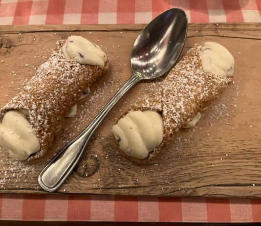Review: Joanne Trattoria has some of the best food and desserts that New York City has to offer Cannoli at Joanne Trattoria
