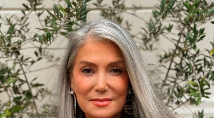 Timeless Triumph: 77-Year-Old Entrepreneur serves as Fashion Icon and Classic Woman Universe Champion Liz Sheppard