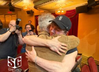 C. Thomas Howell visits ‘The Outsiders’ musical on Broadway with Darren Dalton, both ‘Ponyboys’ finally meet C. Thomas Howell and Brody Grant