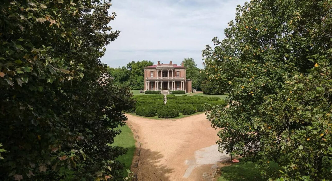 Two Rivers Mansion in Nashville