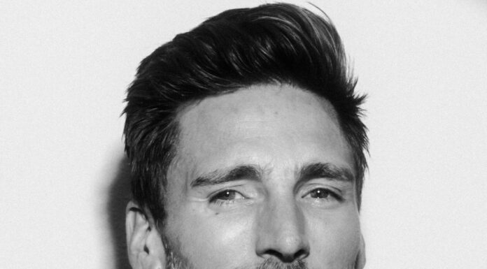 Andrew Walker to star in a new Hallmark holiday movie with Lacey Chabert Andrew Walker