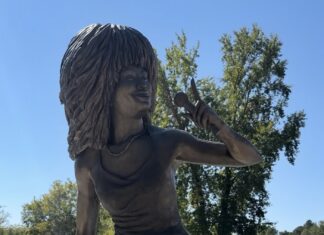 Brownsville, Tennessee unveils statue honoring Tina Turner in City Park near the star’s former High School Tina Turner