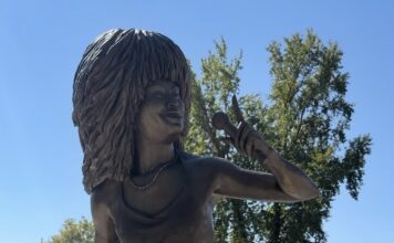 Brownsville, Tennessee unveils statue honoring Tina Turner in City Park near the star’s former High School Tina Turner
