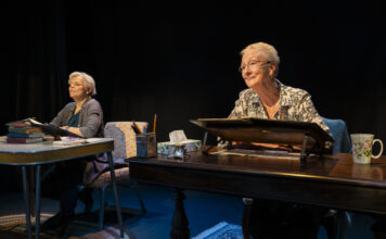Review: Ellen McLaughlin and Kathleen Chalfant trade letters and roles in ‘Pen Pals’ Kathleen Chalfant and Ellen McLaughlin