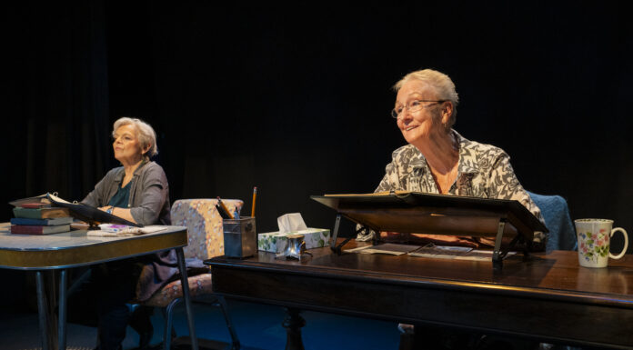 Review: Ellen McLaughlin and Kathleen Chalfant trade letters and roles in ‘Pen Pals’ Kathleen Chalfant and Ellen McLaughlin