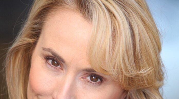 Meredith Thomas returns for another ‘Mere Christmas’ with Lifetime’s new holiday film ‘The Christmas Campaign’ Meredith Thomas