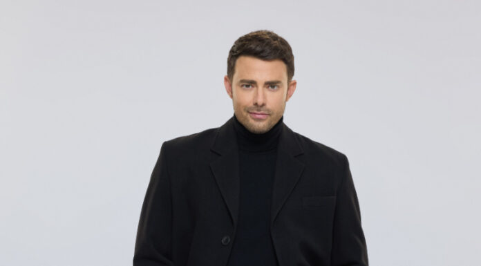 Jonathan Bennett talks about starring in ‘A Keller Christmas Vacation’ on Hallmark Jonathan Bennett