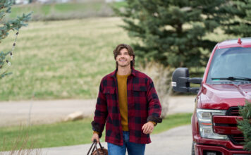 Drake Kuyper talks about ‘Finding Mr. Christmas’ Season 2 on Hallmark Drake Kuyper