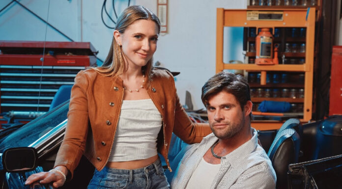 Review: Cayman Cardiff and Quincey Szymeczek are ‘Under the Hood’ in new vertical drama Quincey Szymeczek and Cayman Cardiff