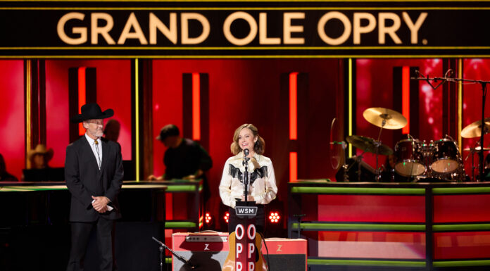 Nikki DeLoach is spotlighted in ‘Books That Changed My Life’ Nikki DeLoach