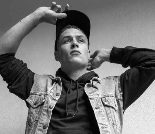 Meet Hunter Warr: Fashion model, influencer, and aspiring actor Hunter Warr