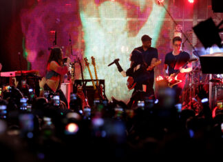 What Endures: A Night With Alanis Morissette, Ella Langley, and St. Vincent at Spotify’s 20th Anniversary Alanis Morissette and DJ St. Vincent take the Spotify stage for a special duo performance of "You Oughta Know" in Austin, Texas for SXSW 2026