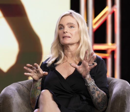 Erika Eleniak to reprise her ‘Baywatch’ role in new Fox sequel series Erika Eleniak