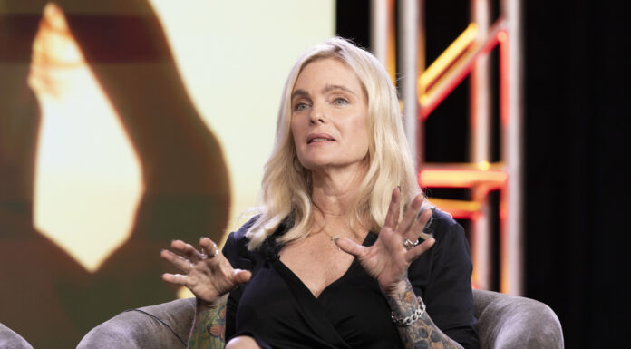 Erika Eleniak to reprise her ‘Baywatch’ role in new Fox sequel series Erika Eleniak