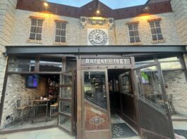 Review: Burgerology Farmingdale hosts its first-ever ‘Paint Night’ Burgerology Farmingdale