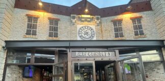 Review: Burgerology Farmingdale hosts its first-ever ‘Paint Night’ Burgerology Farmingdale