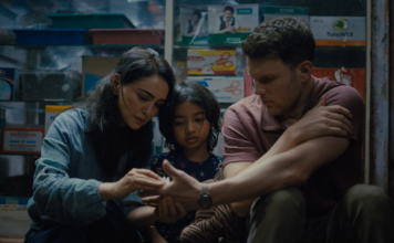 Review: Jake Lacy and Nazanin Boniadi are superb in ‘A Mosquito in the Ear’ Nazanin Boniadi and Jake Lacy in 'A Mosquito in the Ear'