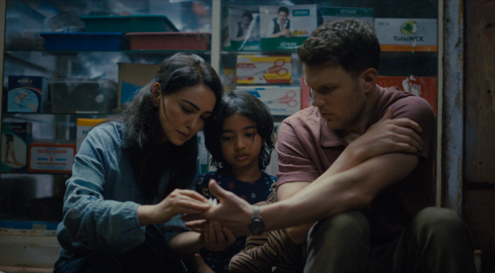 Review: Jake Lacy and Nazanin Boniadi are superb in ‘A Mosquito in the Ear’ Nazanin Boniadi and Jake Lacy in 'A Mosquito in the Ear'