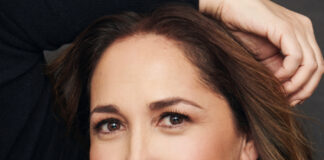 Andréa Burns talks about starring in the new musical ‘A Walk on the Moon’ Andréa Burns