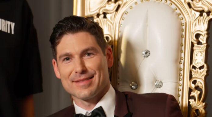Robbie Silverman talks about starring in vertical dramas Robbie Silverman in 'Step Aside, I'm the King of Capital'