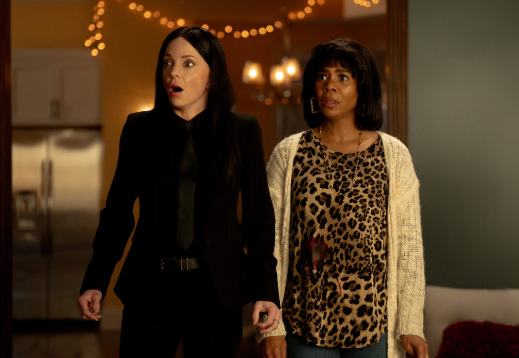 Anna Faris and Regina Hall in 'Scary Movie 6'