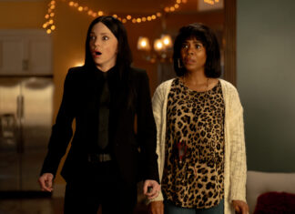 Review: ‘Scary Movie’ returns with sixth installment in the franchise Anna Faris and Regina Hall in 'Scary Movie 6'