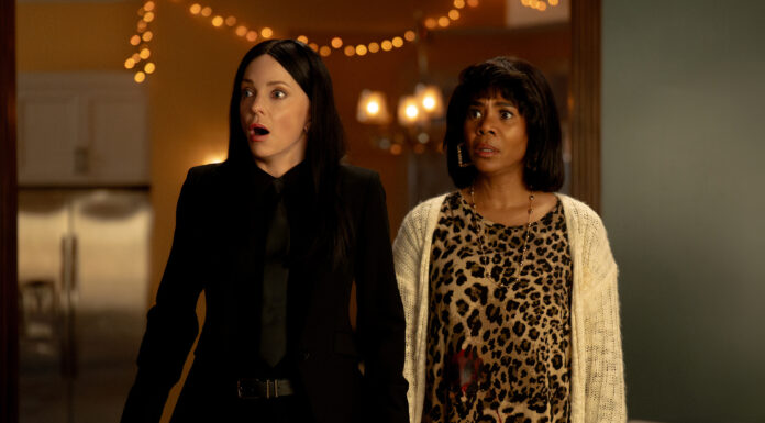 Review: ‘Scary Movie’ returns with sixth installment in the franchise Anna Faris and Regina Hall in 'Scary Movie 6'