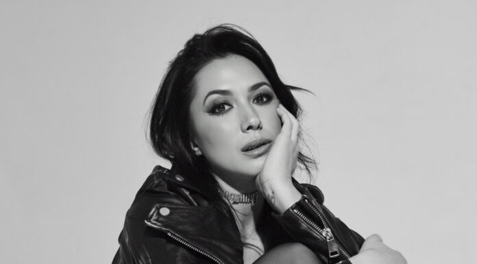 Review: Michelle Branch and New Radicals stun with ‘The Game of Love’ rendition Michelle Branch featured in True Hollywood Talk