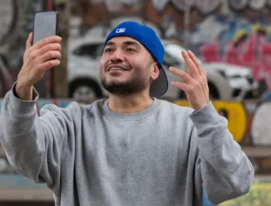 Greek restaurant sets up fundraiser for influencer Ertan Bek Ertan Bek