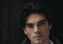 Chatting with actor Mark McClafferty: VertiCon and Vertical Drama Merch Mark McClafferty