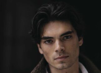 Chatting with actor Mark McClafferty: VertiCon and Vertical Drama Merch Mark McClafferty